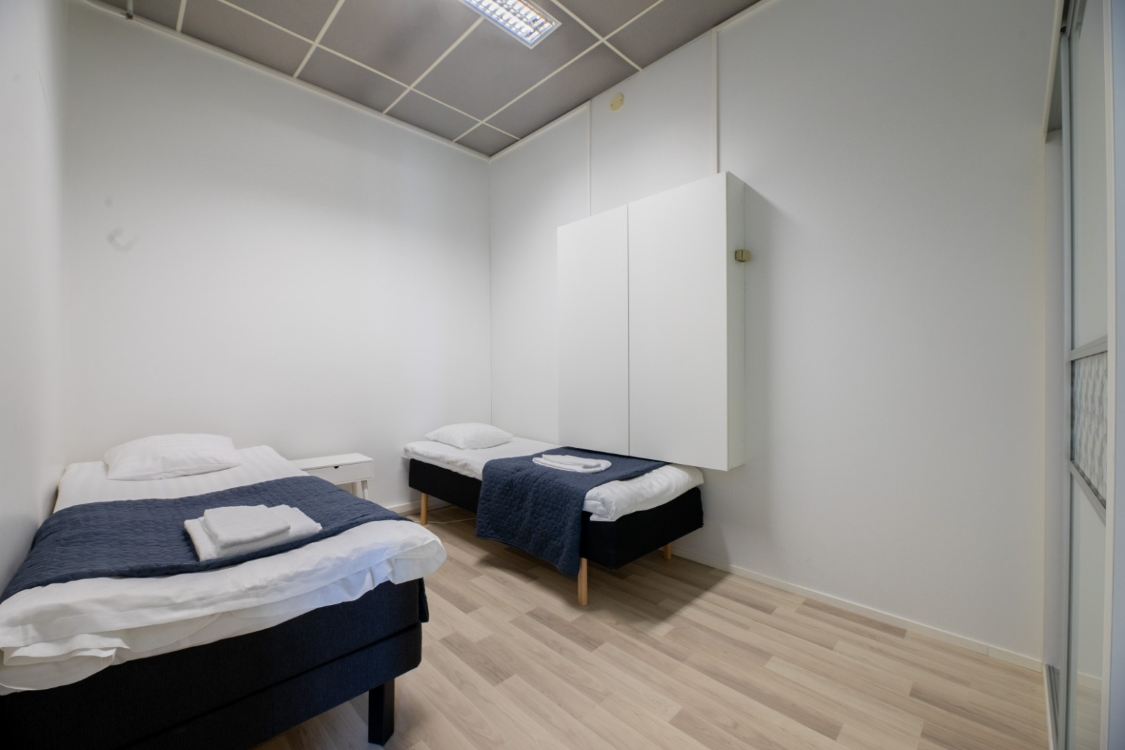 Bedroom 2: 2 x 80cm bed